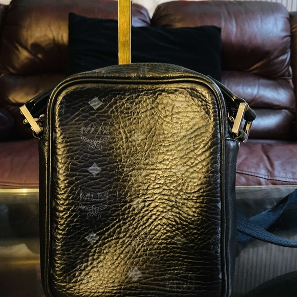 Sold!!Authentic MCM crossbody bag - Picture 4 of 9